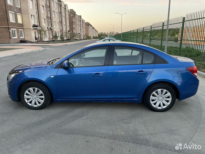 Chevrolet Cruze 1.8 AT, 2011, 305 000 км