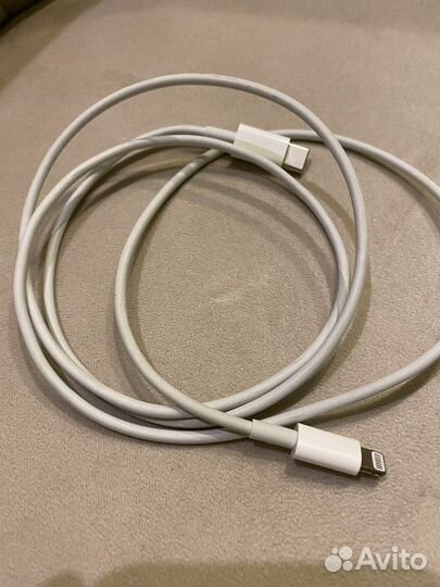 Кабель зарядки на iPhone оригинал