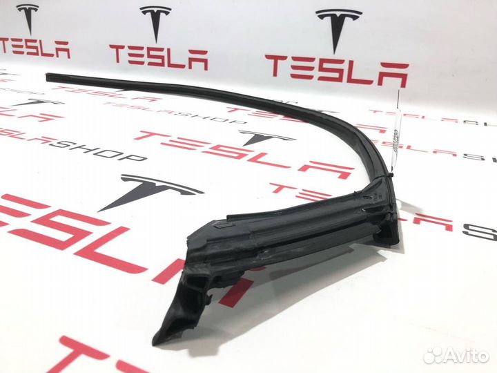 Уплотнитель проема дверного Tesla Model X 2019