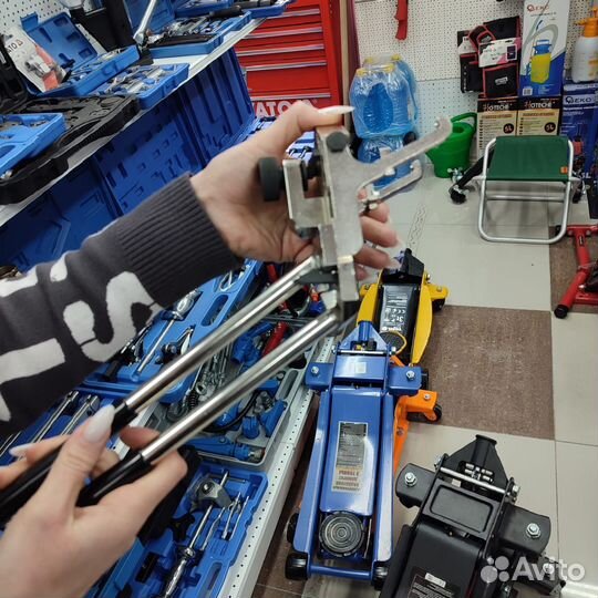 Приспособление д/прижимных пружин клапанов BMW