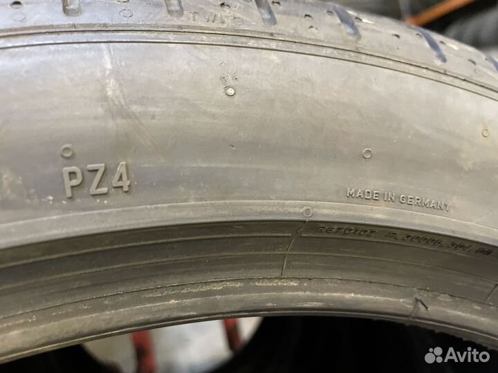 Pirelli P Zero PZ4 225/45 R19 96Y