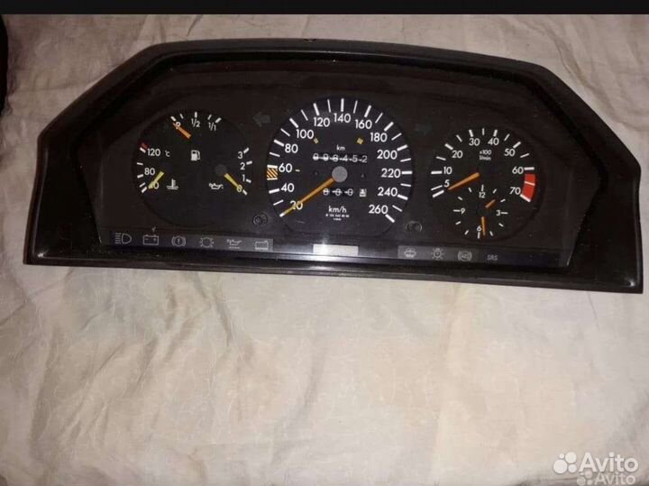 Приборная панель на мерседес 124 3,2- 2,8