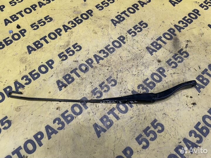 Поводок стеклоочистителя правый Renault Logan 2
