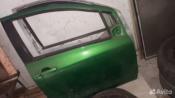 Дверь правая тоета витс ярис 90