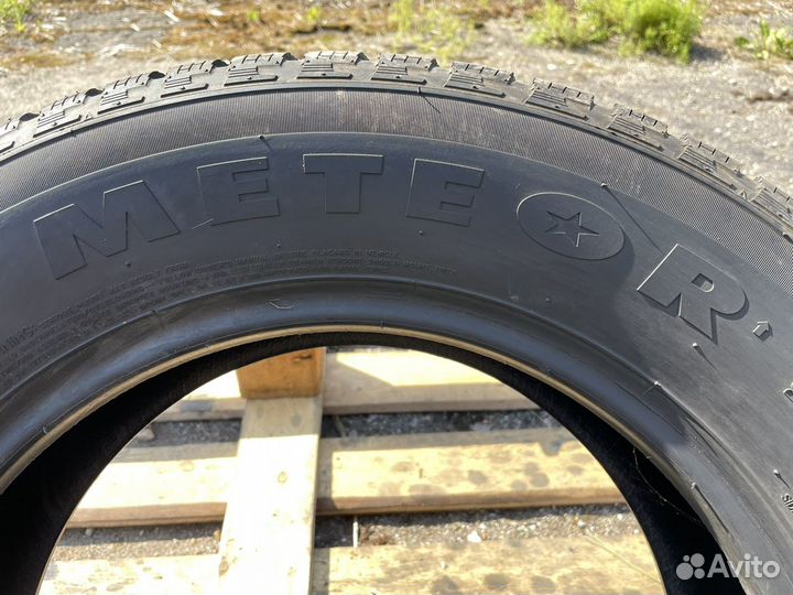 Meteor Winter 215/65 R16