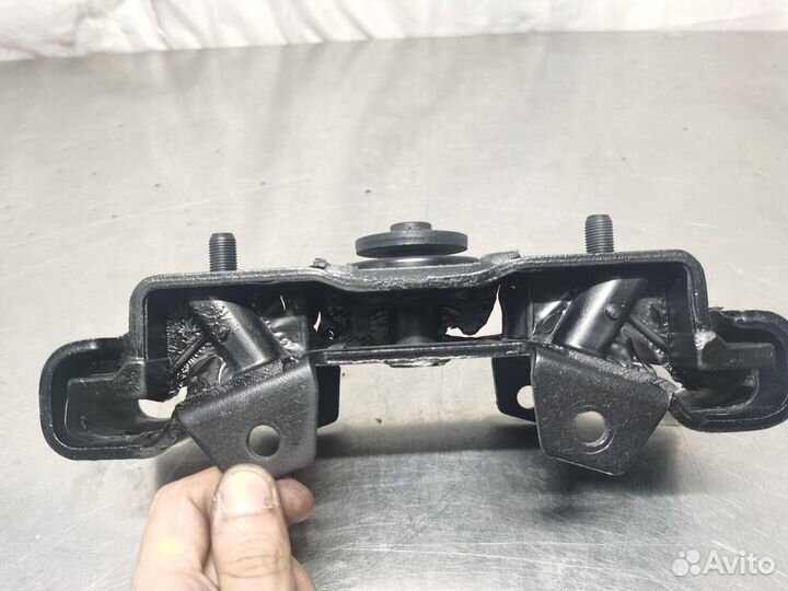 Опора кпп Mitsubishi L 200