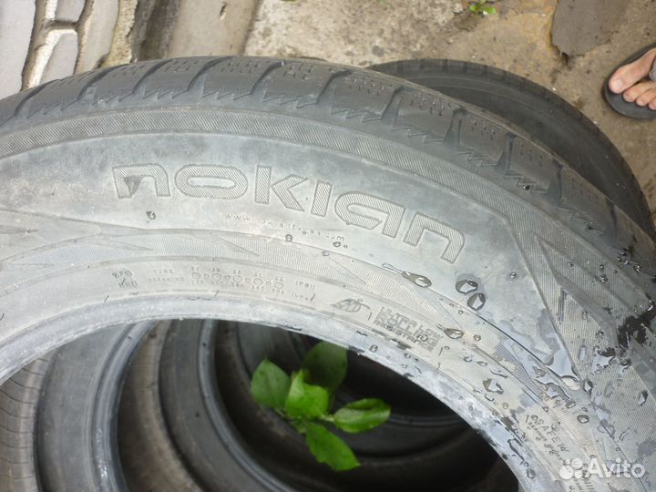 4 колеса 235/65r17 Nokian всесезонные
