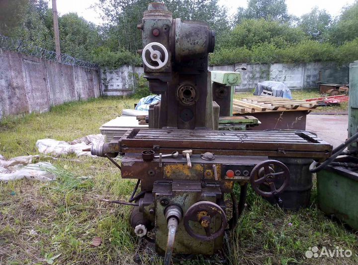 Фрезерный станок 6Р82Ш