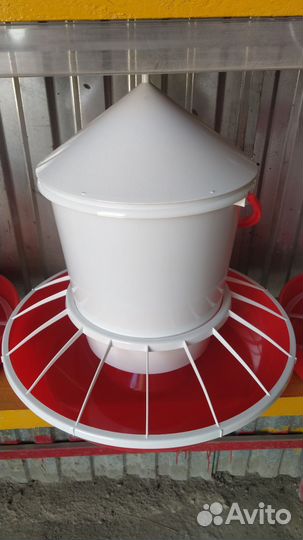 Кормушки,поилки,комбикорма