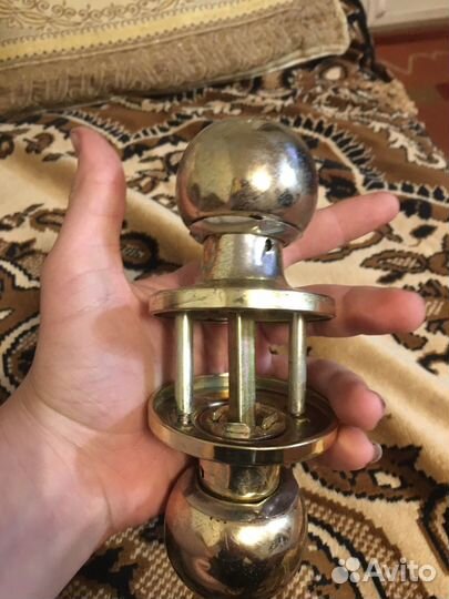 Дверные ручки на дверь в комнату