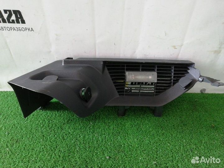 Обшивка багажника правая Volkswagen Golf