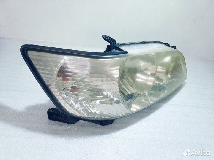 Фара галогеновая передняя правая Toyota Vista