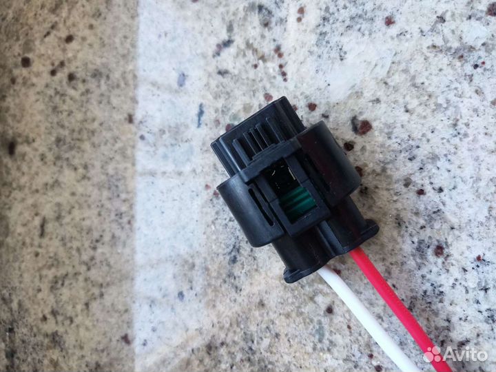 Контакт фишка электромотора Nissan