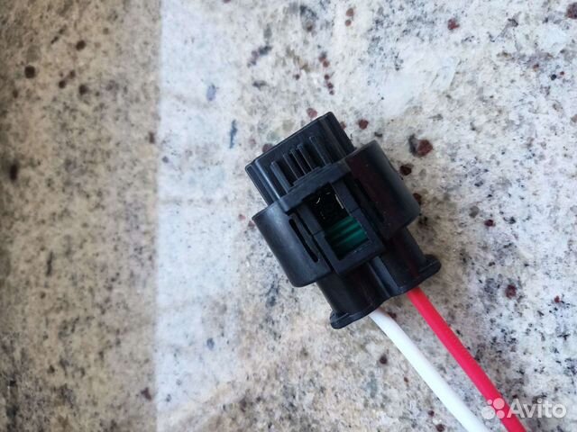 Контакт фишка электромотора Nissan