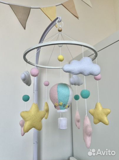 Мобиль в кроватку из фетра