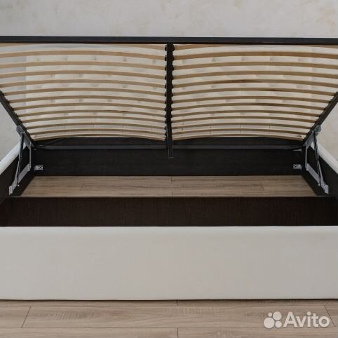Кровать с матрасом