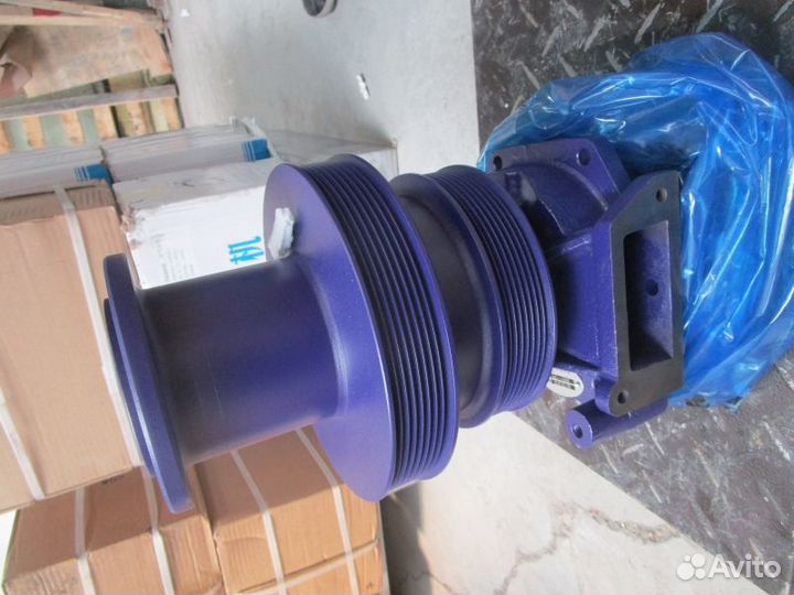 Насос водяной в сборе (ручейков ремень) WD615 ново