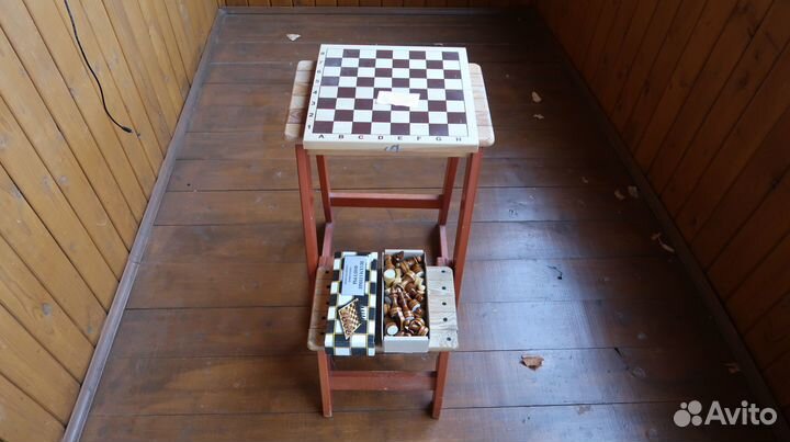 Шахматная доска и фигуры