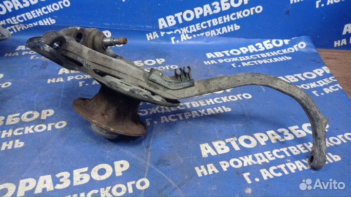 Передний левый поворотный кулак Mercedes-Benz W220