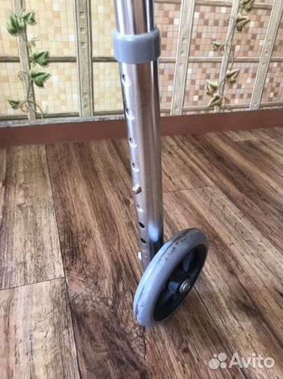 Ходунки для взрослых с колесами