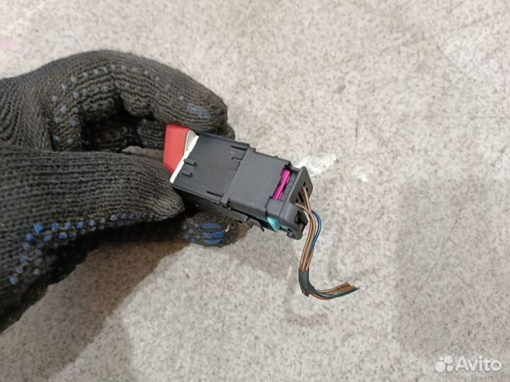 Клавиша аварийной сигнализации для VW Tiguan 1