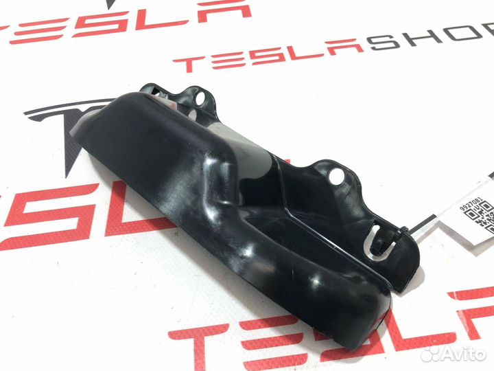Крышка замка задней двери Tesla Model X рест. 2022