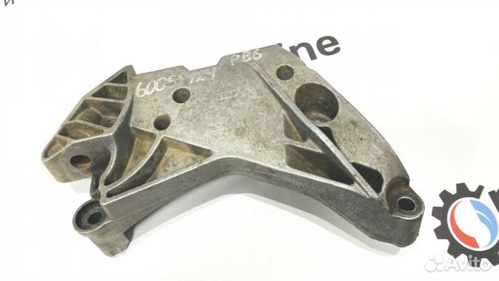 Кронштейн АКПП правый Volkswagen Passat B6 седан