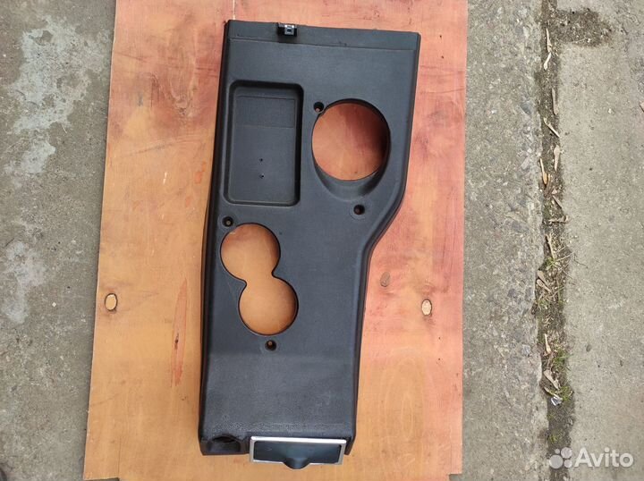 Решетка радиатора, тоннель пола автомобиля нива