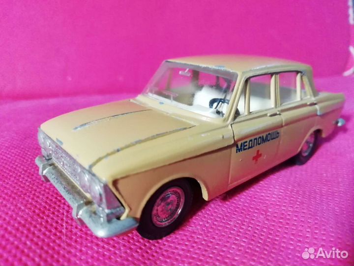 Модель Москвич 408, медпомощь. 1:43. СССР
