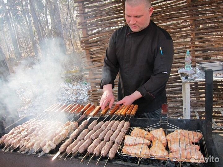 Мангальщик шашлычник