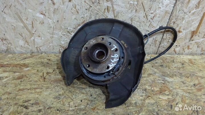 Кулак задний левый BMW X1 E84 бмв Х1 Е84