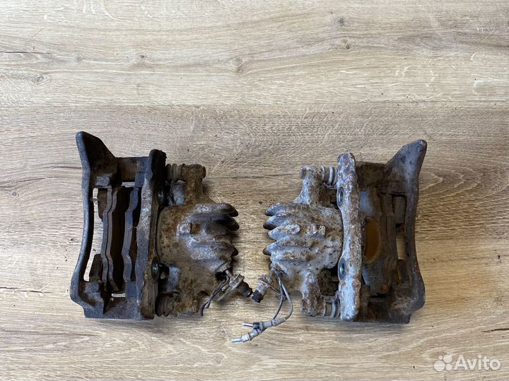 Пежо 406 передний суппорт L-R