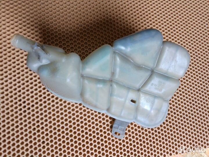 Бачок расширительный Audi A8 D4 long 4.2 cdra 2011