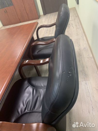 Офисное кожаное кресло бу
