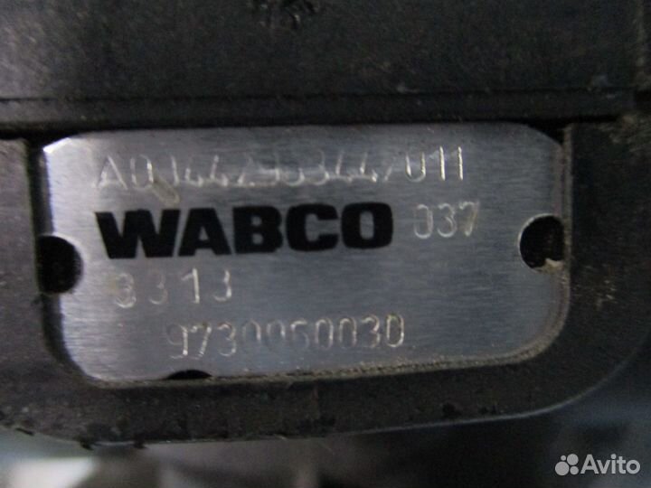 Ускорительный клапан Wabco 9730060030