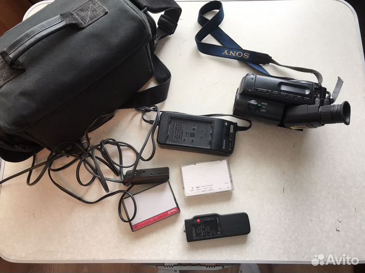 Видеокамера Sony CCD TR440E