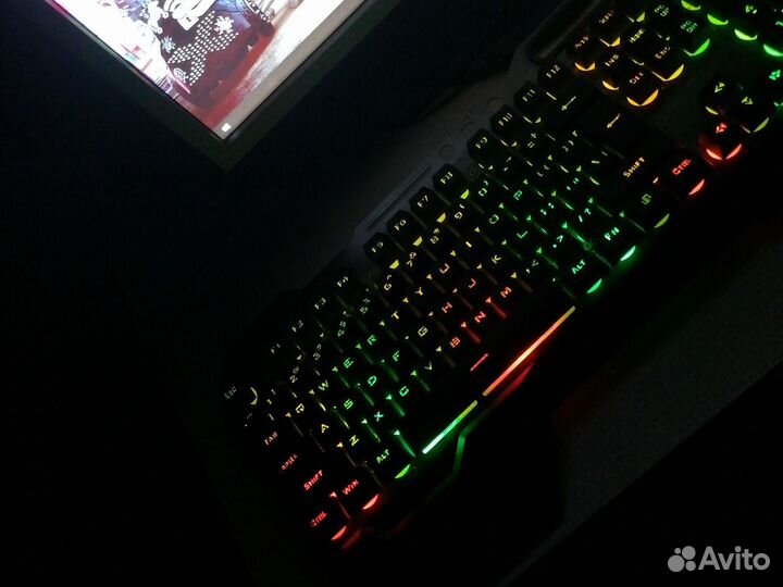 Игровая клавиатура с подсветкой