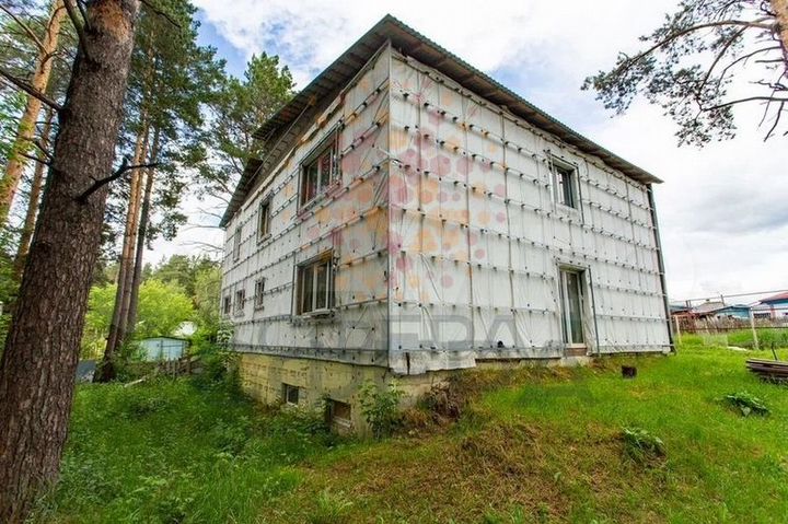 Коттедж 405 м² на участке 9,4 сот.