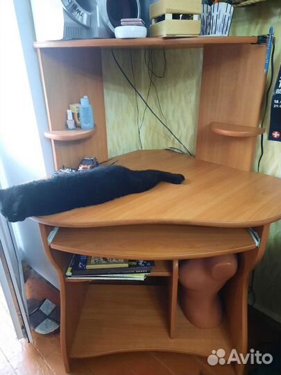 Компьютерный стол 1х1 м