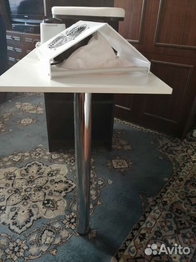 Маникюрный стол нов,пылесос,подставка,стерилизатор