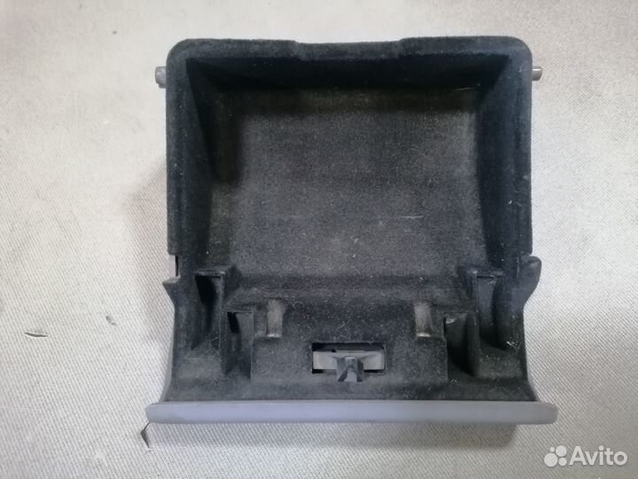 Бардачок 1.6 F6 Mazda 626 (GC) 1983-1987