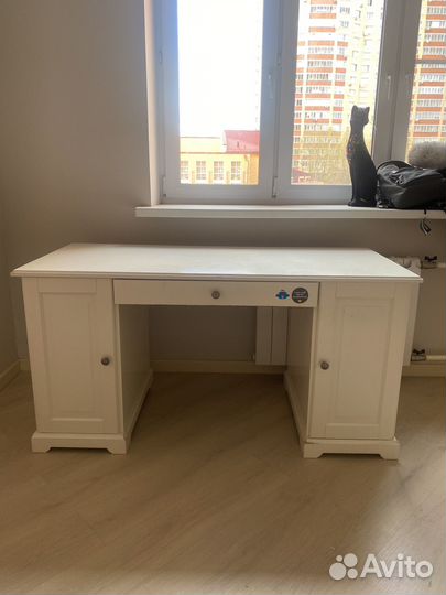 Письменный стол IKEA