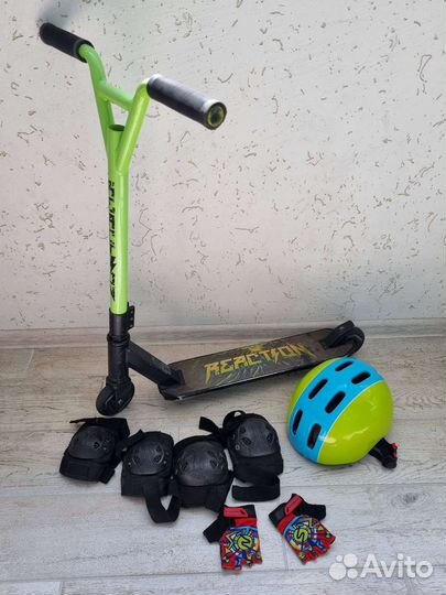 Трюковой самокат, шлем, защита 5-8 лет