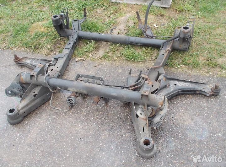 Балка двигателя 2.2 CDI 5кпп Mers W638 Цена пустой