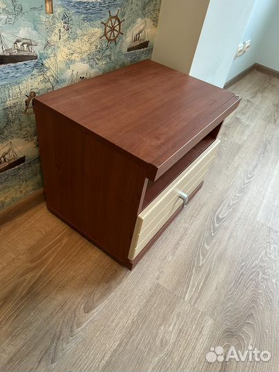 Тумба прикроватная