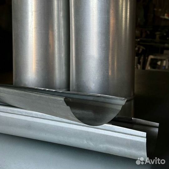 Угол желоба металлический