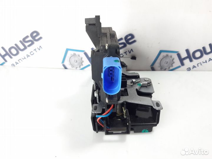 Замок двери задний левый Volkswagen Golf 6 1.4 TSI