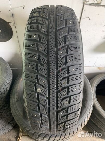 Kumho I'Zen KW22 215/65 R16