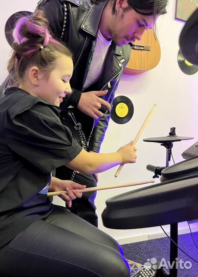 Обучение в музыкальной группе — в студии 