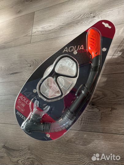 Маска с трубкой для плавания